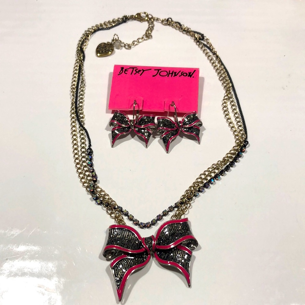 Vintage film 🎥 noir ribbons 🎀 necklace/earrings